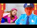 Nastya finge ser un superhéroe y ayuda a sus amigos - Like Nastya ESP Nastya finge ser un superhéroe y ayuda a sus amigos