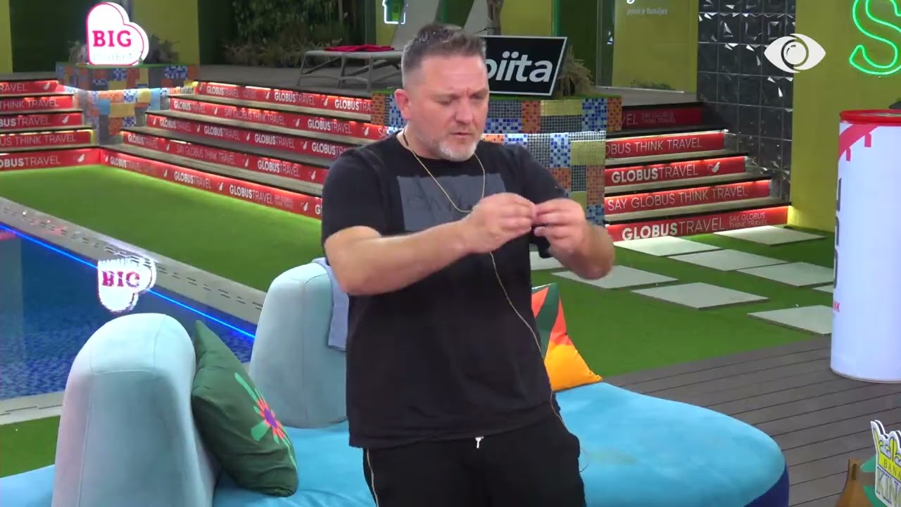 Dinamikat e lojës, Juli debat me Romeon: Je i rrethuar me interesaxhinjë