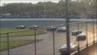 preview picture of video 'Seekonk Speedway Late Model Heats 8/20/2011'