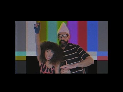 iZem feat. Flavia Coelho & LUIZA - Sua Pele (Music Video)