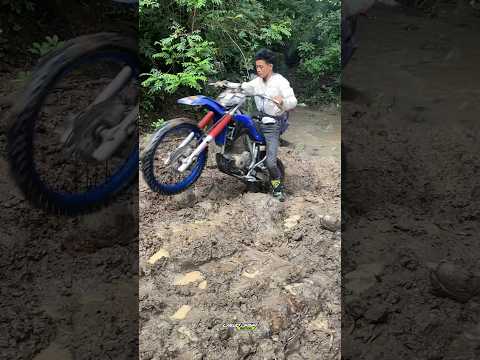 YouTube · LAWO JAYA MOTOR — KLX atau CRF? Dua jagoan off-road ini siap tantang adrenalinmu! ⚡🏍️ Siap mana yang jadi pil...