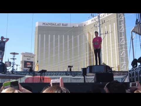 Twenty One Pilots - Guns For Hands (iHeartRadio Music Festival 2013 - The Village, Las Vegas)