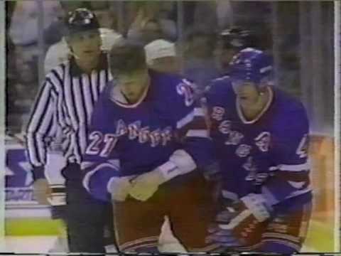 Alexei Kovalev vs Dave Gagner