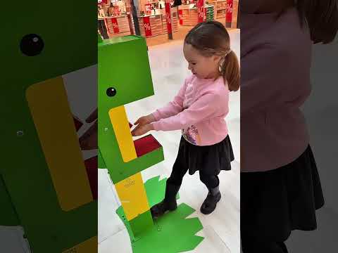 このドラゴンマシンは、これをやらないとキャンディをくれないんだ😲