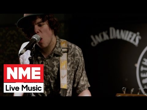 Twin Peaks Play 'Strawberry Smoothie' In Session For NME At The Macbeth