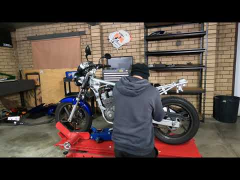 HONDA CBF 250 STREET TRACKER CAFE RACER, time lapse part 1.