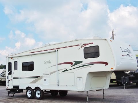 Very Clean 29' Keystone Laredo 27RL 1-Slide Rear Living Room