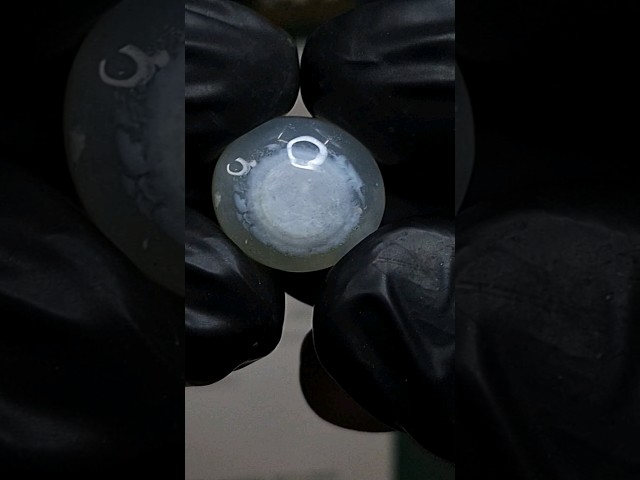 حجر عقيق على هيئة عين مفحوص طبيعي بشهادة مختبر