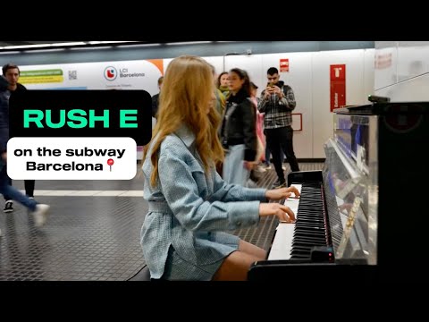 Piano Girl plays RUSH E in the Barcelona subway 🤯