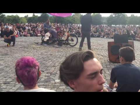 Mauerpark karaoke "I am yours"