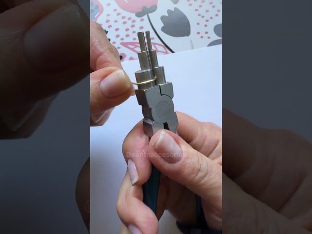 Vídeo relacionado con PRASTARA Diario de hechizos en blanco con cierre de cerradura, vintage, hecho a mano, de cuero, con piedra del tercer ojo, en relieve, triple luna, pagano, sin forro, papel de brujería, cuaderno