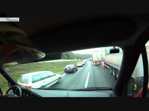 Feuerwehr Alland in der Rettungsgasse am 16.10.2013