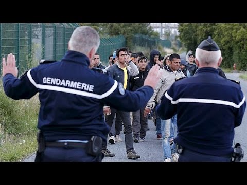 Blame game as the migrant Calais crisis deepens