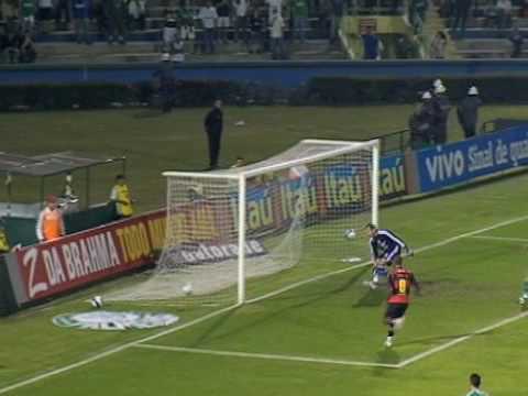 Terra TV: Com dois a mais, Palmeiras perde e dá vexame