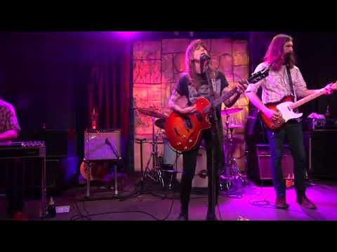 Sarah Shook And The Disarmers - Nothin' Feels Right But Doin' Wrong