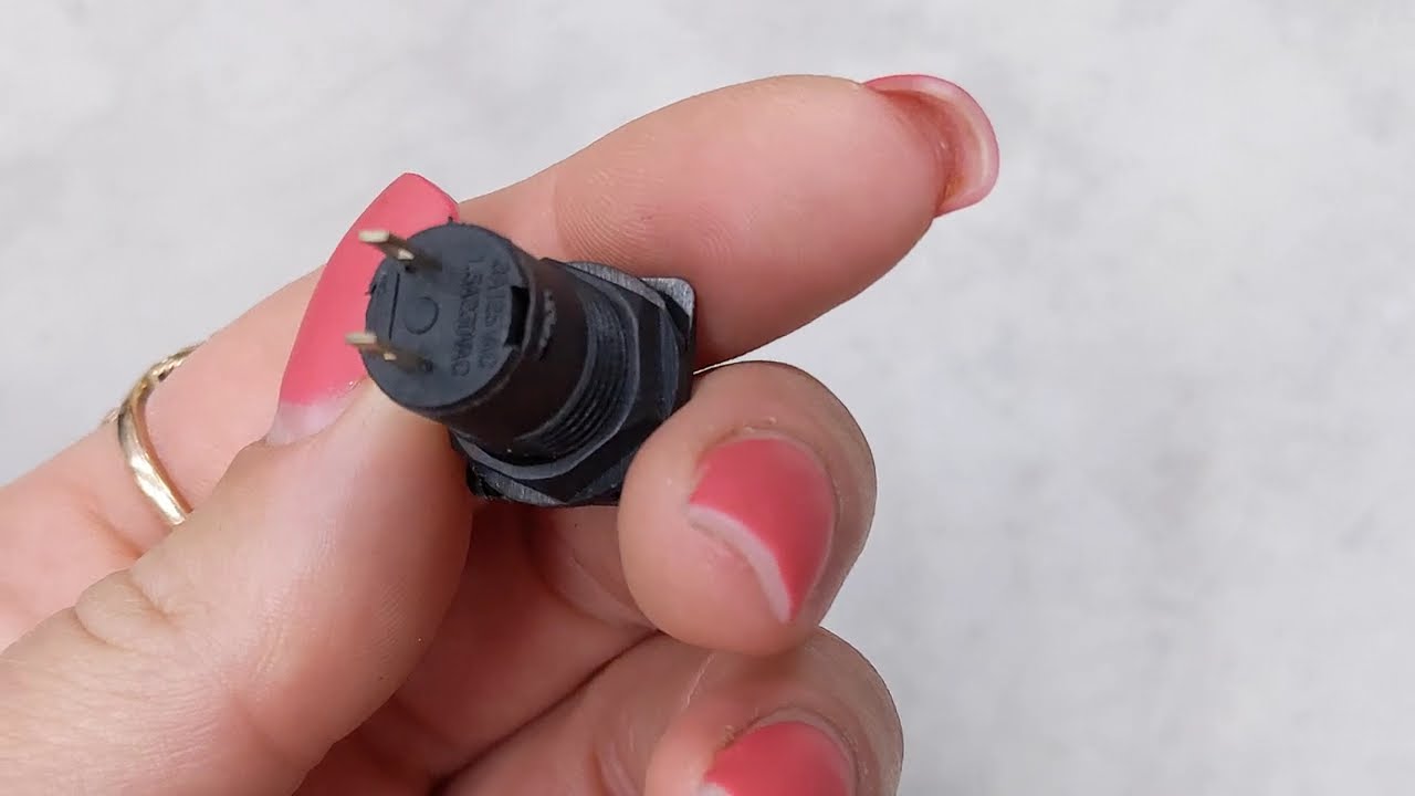 Кнопка LEMANSO LSW11 квадрат красная без фиксации OFF-(ON)/DS-225