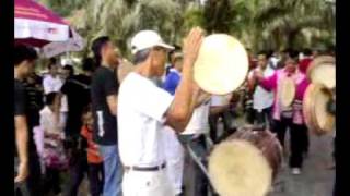 Download lagu Kompang Kampong Bonaggong Batu Pahat mp3 Download lagu Kompang Kampong Bonaggong Batu Pahat mp3