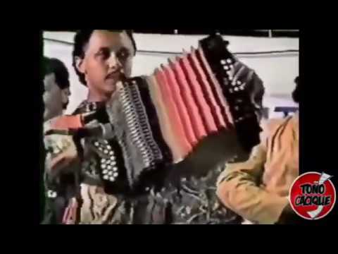 El Cocha Molina vs Franco Arguelles (duelo de acordeonista)
