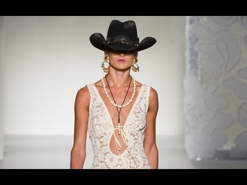 MOSCHINO Spring Summer 2012 Milan - Fashion Channel