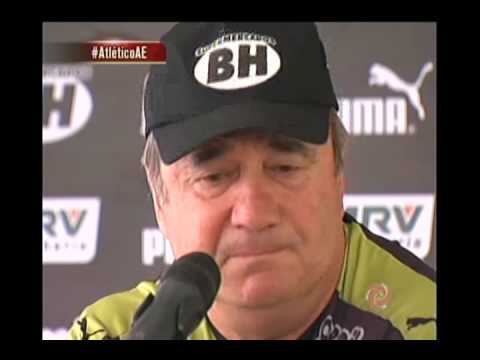 Levir Culpi se emociona ao desperdir-se do Atlético