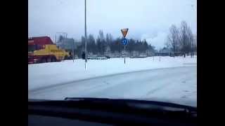 preview picture of video 'Buss blir uppdragen ur diket vid rondellen bredvid Frasses, Piteå!'
