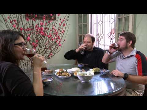 Nguoi nuoc ngoai an tet viet - Ha Xinh