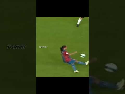 Ronaldinho dribbling skills 💫🔥|joga essa rabeta|