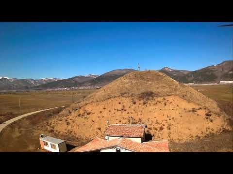 Bugs b5w flying over Tracian king's valley