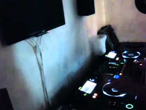 DJ JAMMIN J SCRATCHING 04.18.11