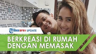 Berkreasi saat Dirumah, Ayu Ting Ting Coba Buat Kue Cucur hingga Cireng