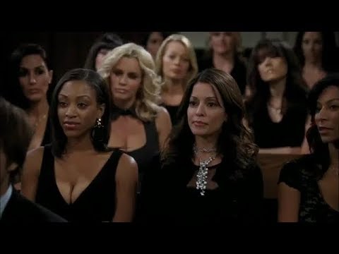 Mía y Chelsea en el funeral de Charlie - Dos hombres y medio ( Español Latino) Two and a half men