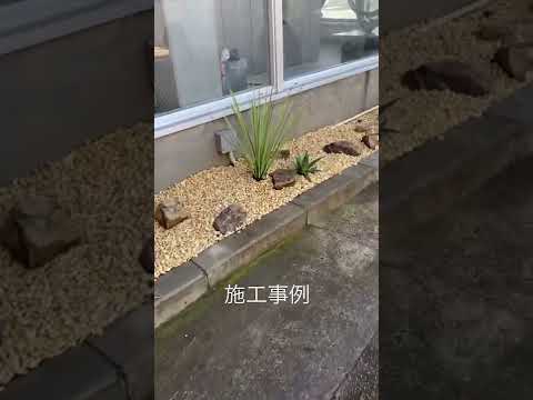 aménagement-jardin-de-rocaille-petites-pierres-pelouse