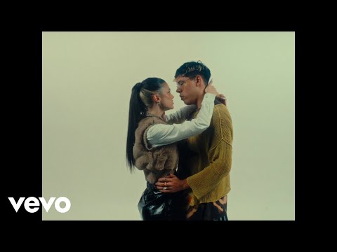 Kendall Peña, Olivia Wald - vacío emocional