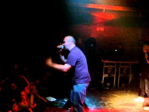 GENTE DE BORGATA feat. COLLE DER FOMENTO - VOX POPULI 2 - live Bologna TPO 2/4/11