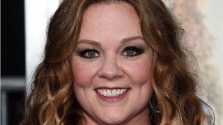 Melissa McCarthy's Sean Spicer Performs "I Feel Pretty"