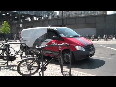 Mercedes-Benz  Elektroauto  (e-Flinkster) am Alexanderplatz