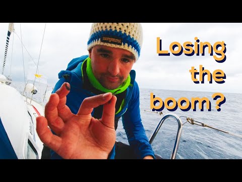 Losing the boom at sea? Last minute salvage at sea during our crossing from Israel to Cyprus! Ep.02