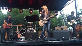 Lucinda Williams Right In Time (Live)