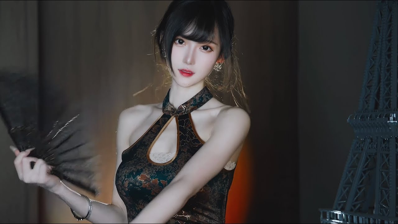 A Seductive Cosplay Transformation You Won’t Forget