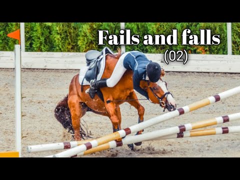 HORSE FAILS AND FALLS! (02)