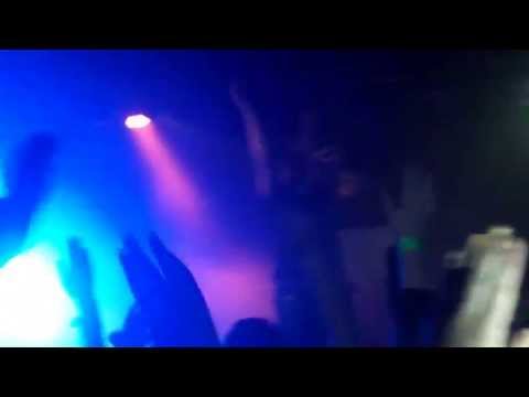 JohnyBoy & Elvira T - Ненавижу, но люблю в клубе "Melnā piektdiena"