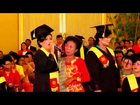 Tangiang Ni Dainang Oleh Shety Simamora Wisudawati Universitas Katolik Santo Thomas