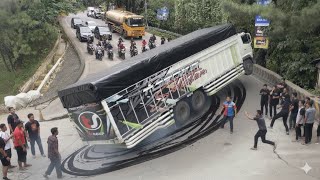 Download lagu SUDAH DIPERINGATKAN! Detik-detik Penerobos Bikin Geram Sopir Truk Muatan Berat mp3