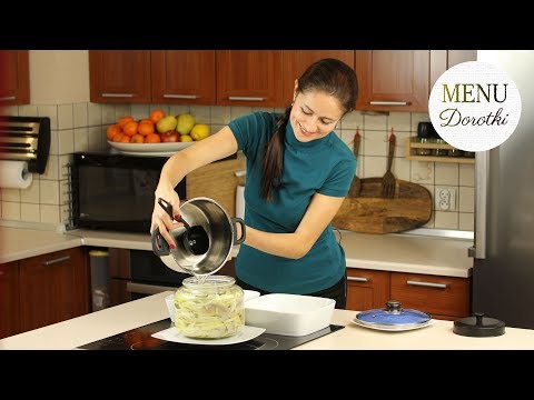 Śledzie marynowane w occie. Śledzie po wiejsku. Jak zrobić zalewę octową do śledzi? MENU Dorotki