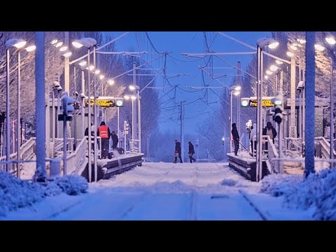 Video Thumbnail: Snowfall in Frankfurt disrupts flights at Germany’s largest airport