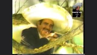 Nos Estorbo La Ropa - Vicente Fernandez (Video Oficial)
