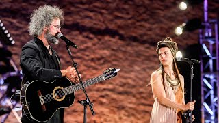 Simone Cristicchi e Amara in &quot;La cura&quot; di Franco Battiato sul palco di Musicultura 2023