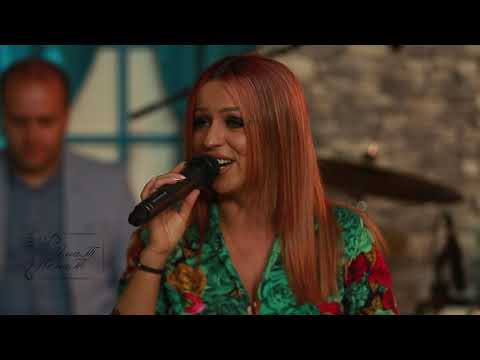 Splet Makedonski pesni so - Dani Daniela