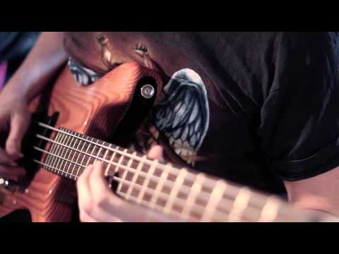 How to get Duff McKagen Bass Sound | Logic Pro 9