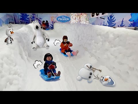 Main Perosotan Salju Ketemu Olaf Boneka Salju dan Bernard Bear - Main Playground Mobil Mainan